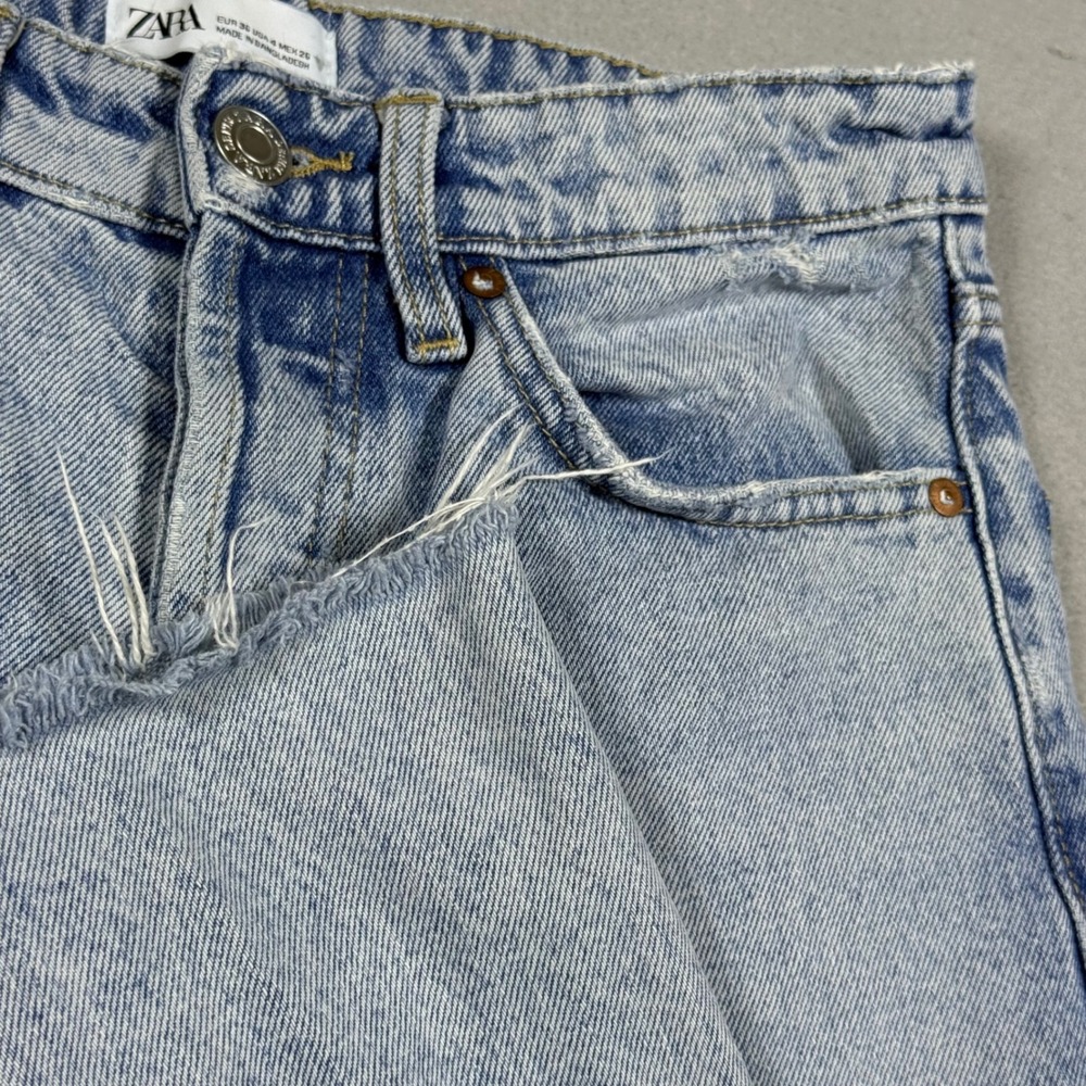 Zara Light Wash High Waisted Straight Leg Raw Hem Denim Jeans Womens Size 4